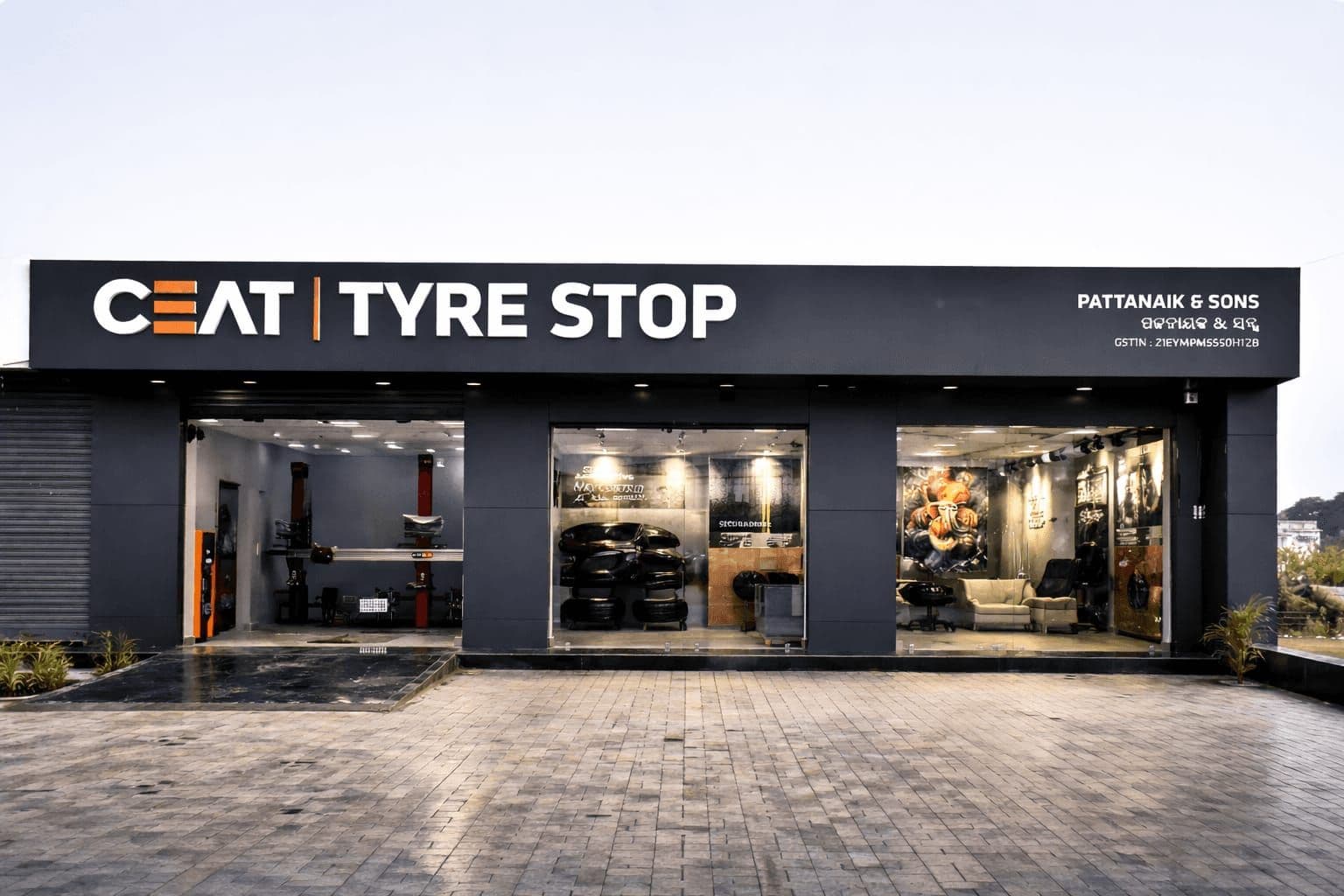 Branded retail showroom interior developed by Raybrand